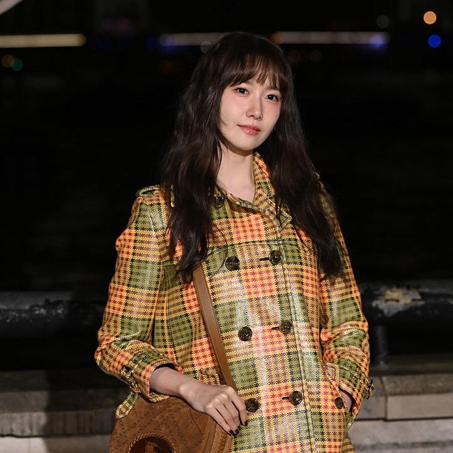 Yoona SNSD Tampil Beda di London Fashion Week, Poni Barunya Curi Perhatian