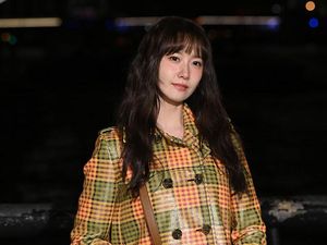 Yoona SNSD Tampil Beda di London Fashion Week, Poni Barunya Curi Perhatian