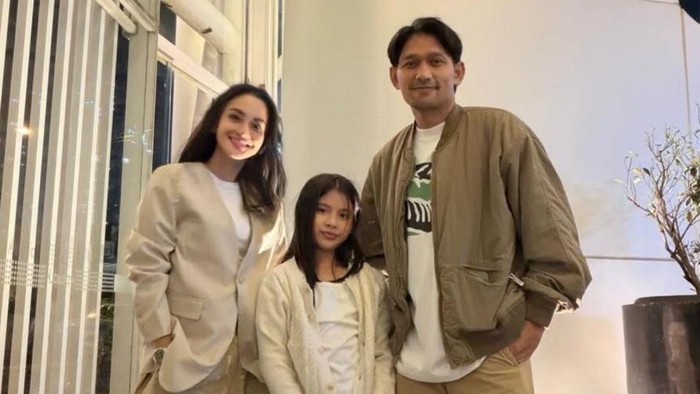 5 Potret Abigail Anak Ririn Ekawati Jualan Takjil di Depan Rumah saat Ramadhan