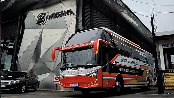 6 unit bus baru PO Rosalia Indah meluncur dari garasi karoseri Laksana