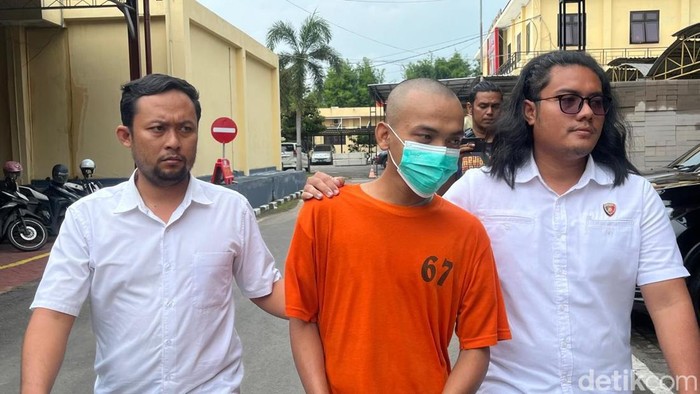 Adendra Dwi Putra Jawara saat dikeler di Polres Mojokerto