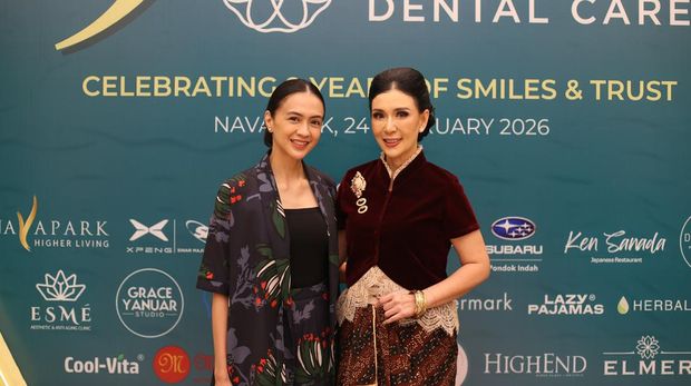Agla Artalidia bersama dokter gigi Grace Prasetyo.