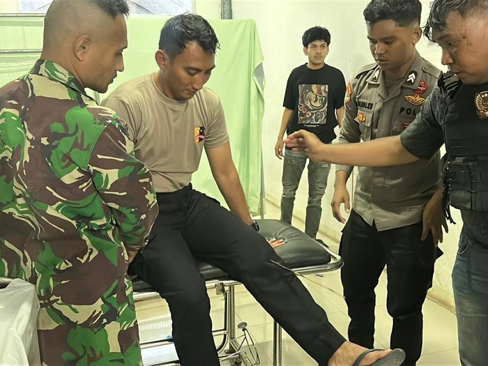 Kapolres Tual, AKBP Whansi Des Asmoro dirawat di RSUD Karel Sadsuitubun.