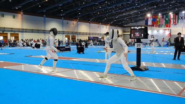 Presiden Konfederasi Anggar Asia (FCA), H.H. Sheikh Salem bin Sultan Al Qasimi, datang langsung menyaksikan pertandingan Kejuaraan Anggar Kadet dan Junior Asia 2026 yang berlangsung di Jakarta Convention Centre (JCC) Senayan, Jakarta, Rabu (25/2/2026