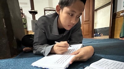 Antusiasme Santri Mengaji Kitab Kuning di Kediri