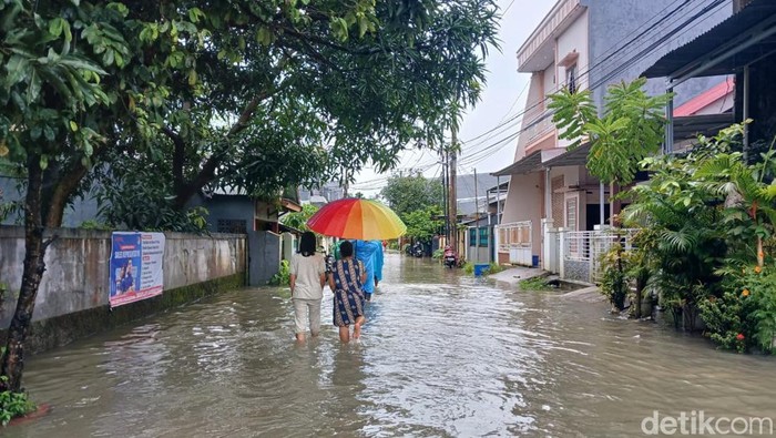 Banjir merendam BTN Kodam III Makassar, Kelurahan Katimbang, Kecamatan Biringkanaya.