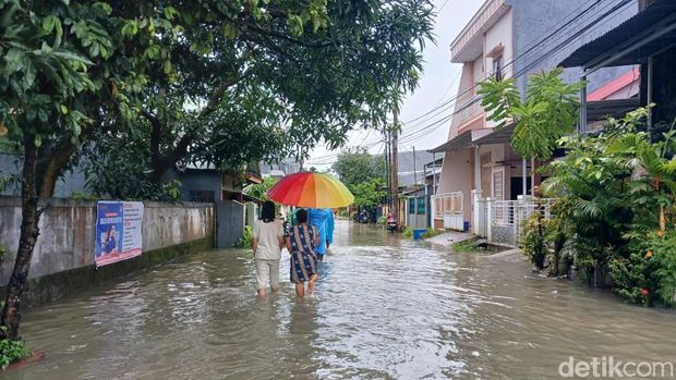 Banjir merendam BTN Kodam III Makassar, Kelurahan Katimbang, Kecamatan Biringkanaya.