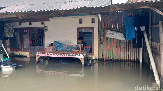 Banjir merendam BTN Kodam III Makassar, Kelurahan Katimbang, Kecamatan Biringkanaya.