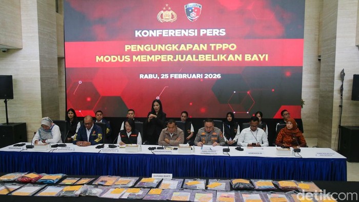 Bareskrim Polri mengungkap jaringan tindak pidana perdagangan orang (TPPO) dengan modus memperjualbelikan bayi. Jaringan ini menggunakan TikTok dan Facebook untuk menawarkan bayi kepada calon pengadopsi.