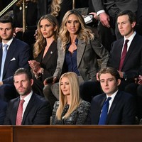 Saat Donald Trump pidato di Gedung Kapitol, Washington, DC., Barron Trump hadir bersama ibunya Melania Trump dan kakak-kakaknya, Lara Trump, Eric Trump dan Ivanka Trump. Foto: Dok. AFP, Instagram