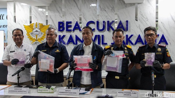 Bea Cukai-BNN Bongkar Kiriman 4.080 Butir Ekstasi di Jakarta