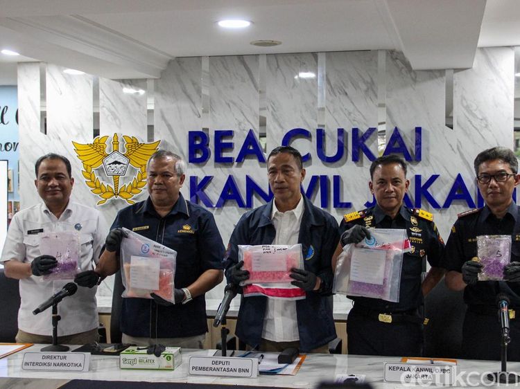 Bea Cukai-BNN Bongkar Kiriman 4.080 Butir Ekstasi di Jakarta