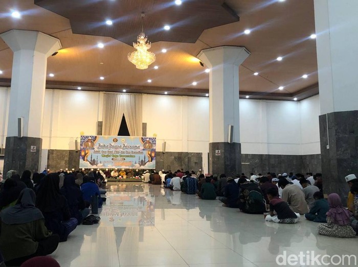 Buka bersama di Masjid Raya Darussalam UIN Palangka Raya.