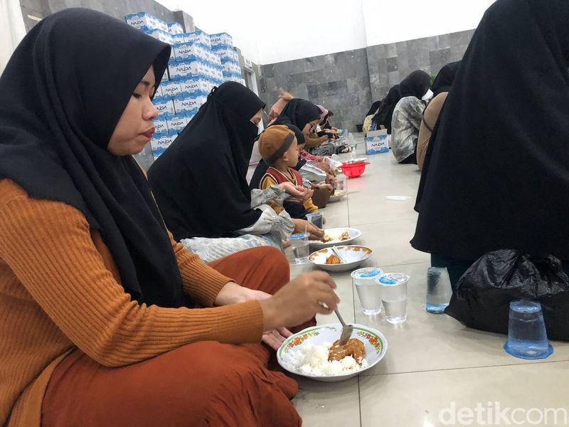 Buka bersama di Masjid Raya Darussalam UIN Palangka Raya.