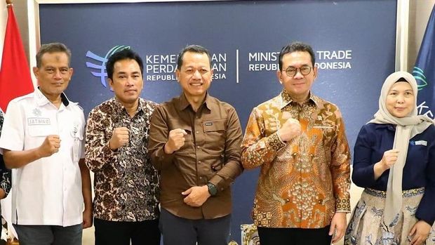 Bupati Kudus Sam'ani Intakoris melakukan audiensi dengan Menteri Perdagangan Republik Indonesia Budi Santoso di Kantor Kementerian Perdagangan RI, Jakarta Pusat, Rabu (25/2/2026). Bupati Kudus Sam'ani Intakoris melakukan audiensi dengan Menteri Perdagangan Republik Indonesia Budi Santoso di Kantor Kementerian Perdagangan RI, Jakarta Pusat, Rabu (25/2/2026).
