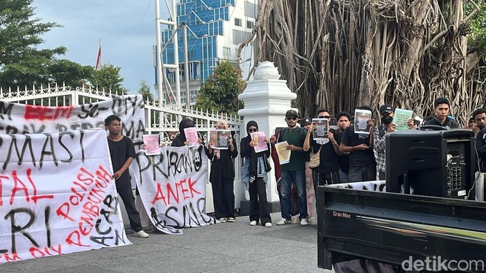 Aksi massa Forum BEM DIY di depan Gedung DPRD DIY, Kota Jogja, Rabu (25/2/2026).