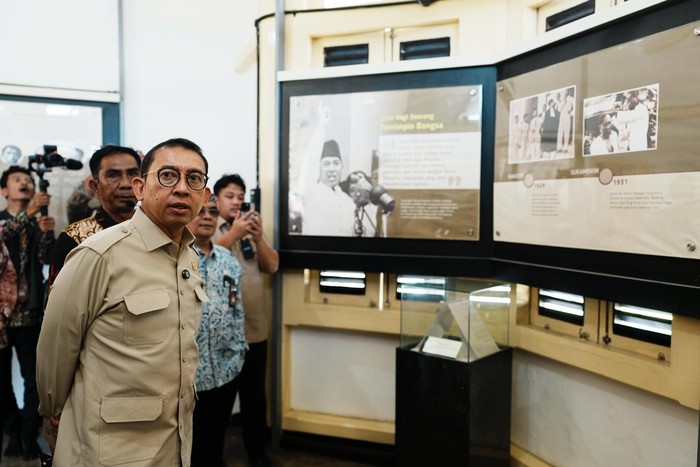 Fadli Zon saat mengunjungi rumah pengasingan Bung Karno di Bengkulu.