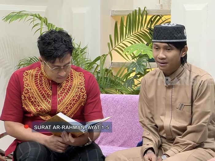 Fajar Sadboy menghafal Al-Qur'an.