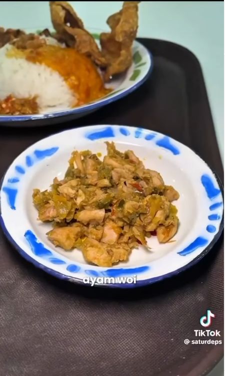 Food Vlogger Sebut Nasi Kulit Mak Igun Sepi, Ivan Gunawan Langsung Bereaksi