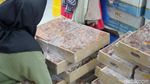 Geliat Penjualan Kurma di Pasar Bong Surabaya
