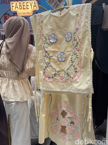 GlamLocal Bazar hijab dan busana siap pakai, GlamLocal bertajuk Sparkling Ramadan, kembali digelar mulai dari 25 Februari - 1 Maret 2026 di City Hall, Pondok Indah Mall 3. Ada 125 brand yang ikut memberikan diskon menarik koleksi Lebaran!