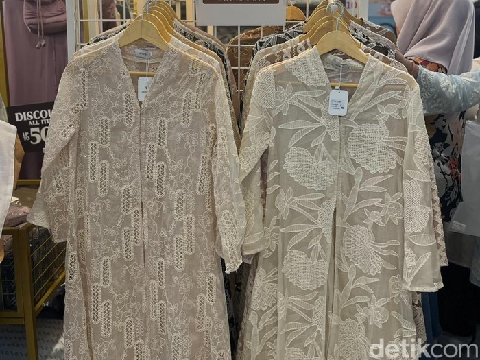 Bazar hijab dan busana siap pakai, GlamLocal bertajuk Sparkling Ramadan, kembali digelar mulai dari 25 Februari - 1 Maret 2026 di City Hall, Pondok Indah Mall 3. Ada 125 brand yang ikut memberikan diskon menarik koleksi Lebaran!