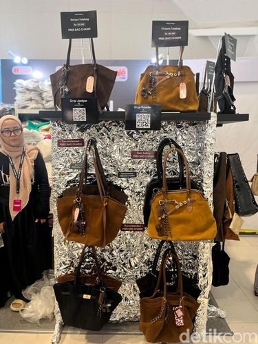 GlamLocal Bazar hijab dan busana siap pakai, GlamLocal bertajuk Sparkling Ramadan, kembali digelar mulai dari 25 Februari - 1 Maret 2026 di City Hall, Pondok Indah Mall 3. Ada 125 brand yang ikut memberikan diskon menarik koleksi Lebaran!