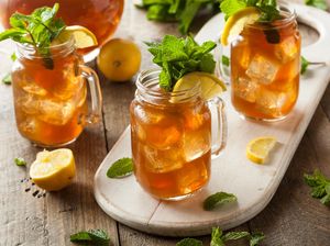 Minum Es Saat Cuaca Panas Memang Enak, tapi Apakah Aman?