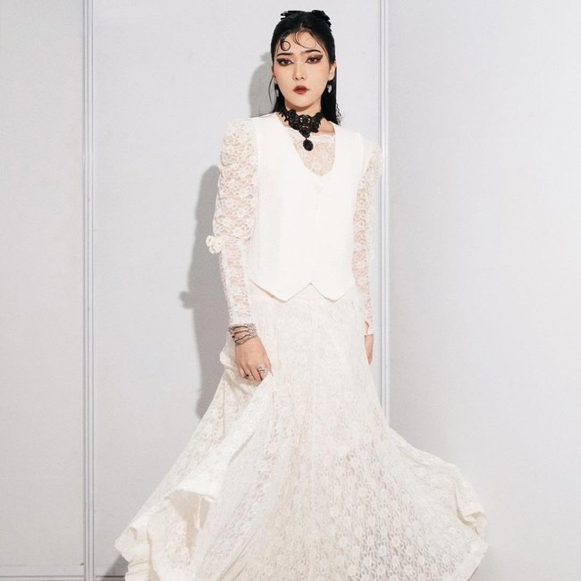 Riwayat Pendidikan Isyana Sarasvati Usai Ngaku Gak Terima Beasiswa LPDP