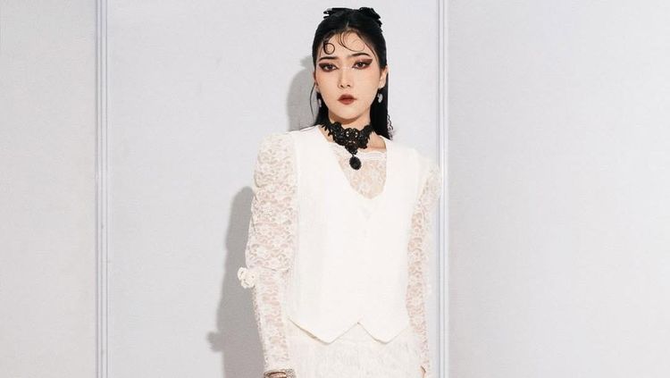 Riwayat Pendidikan Isyana Sarasvati Usai Ngaku Gak Terima Beasiswa LPDP