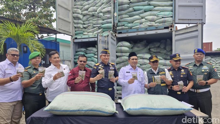 Kanwil Direktorat Jenderal Bea Cukai Jateng-DIY ungkap kasus ekspor ilegal di halaman TPP KPPBC TMP Tanjung Emas, Semarang, Rabu (25/2/2026).