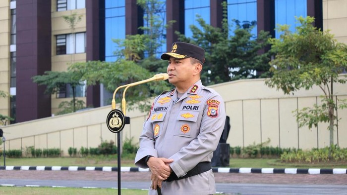 Kapolda Riau Irjen Pol Herry Heryawan saat memimpin Apel Pasukan di Mapolda Riau, Rabu (25/2/2026).