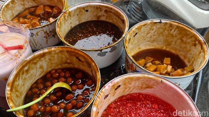 Nikmatnya Kolek Kalipah Apo di Bandung, Paduan 6 Bubur Manis yang Legit
