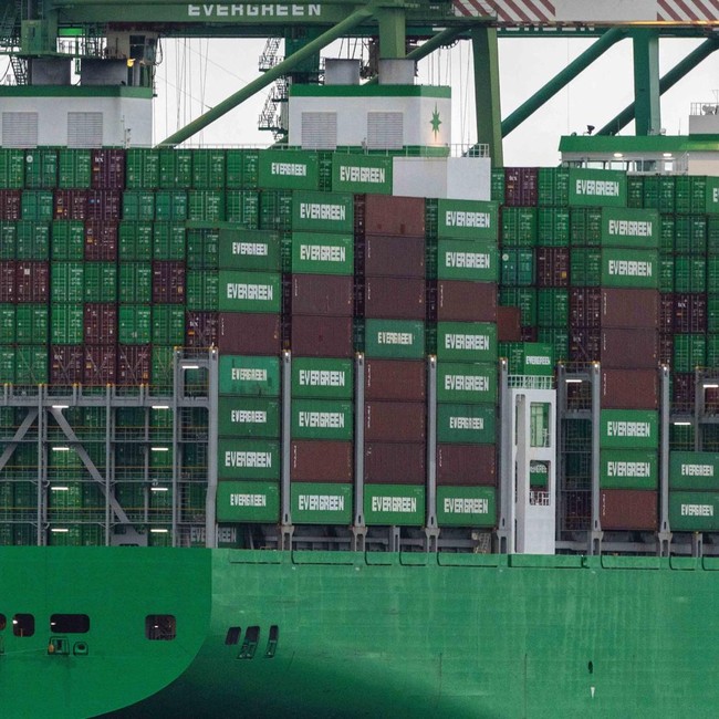 Kontainer Menggunung di Pelabuhan Oakland Usai Putusan Tarif Trump