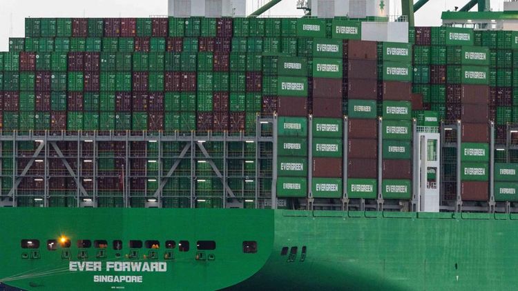 Kontainer Menggunung di Pelabuhan Oakland Usai Putusan Tarif Trump