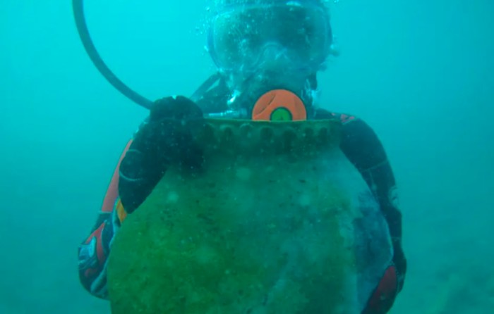 Arkeolog internasional mengumumkan penemuan sisa kota abad pertengahan yang kini terendam air di Danau Issyk-Kul, Kyrgyzstan.