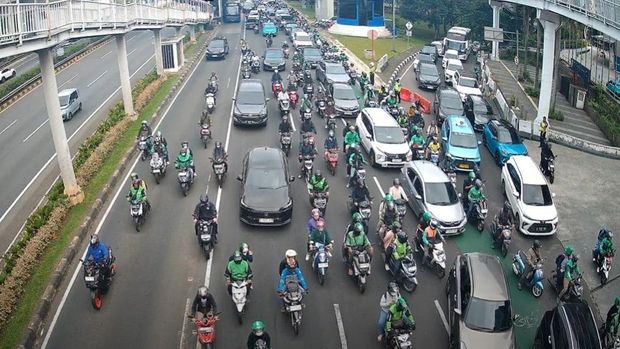 Lalin di Jl Gatot Subroto depan Semanggi Arah Kuningan Jakarta Selatan Macet Lalin di Jl Gatot Subroto depan Semanggi Arah Kuningan Jakarta Selatan Macet