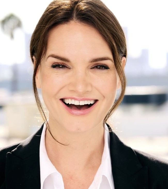 Menjadi ibu di usia mendekati 50 tahun bukan hal yang mudah, tetapi Laura merasa proses adaptasinya berjalan lancar. Ia menilai pengalamannya sebagai caregiver bagi anggota keluarga yang mengidap penyakit kronis selama ini membantunya lebih siap menjalani peran baru sebagai seorang ibu. Foto: dok. Instagram @thelauraorrico