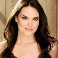 Ia juga merasa bersyukur karena bisa tetap menghadirkan bagian dari sang suami dalam kehidupannya. “Membawa warisan mendiang suamiku, karena aku menggunakan spermanya yang dibekukan, adalah berkah yang begitu indah,” tambahnya. Foto: dok. Instagram @thelauraorrico