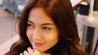Lindi Fitriyana anak dari H Prana Jaya dan Hj Euis Yuningsih. Dia lahir pada 6 April 1992 yang berarti enam tahun lebih muda dari Virgoun. Foto: Instagram @lindifitriyana