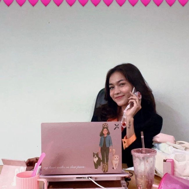 Momen Ngopi Seru Lindi Fitriyana, Calon Istri Virgoun yang Cantik!