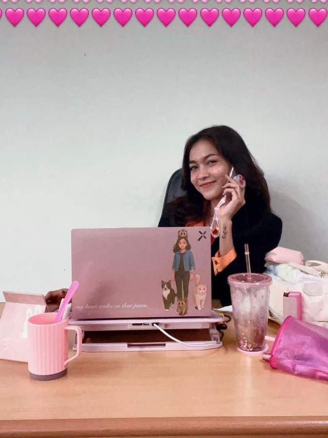 Momen Ngopi Seru Lindi Fitriyana, Calon Istri Virgoun yang Cantik!