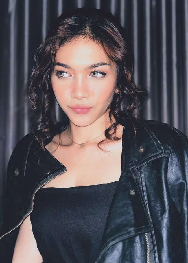 Lindi Fitriyana sendiri diketahui merupakan artis FTV. Di akun Instagramnya ia memiliki lebih dari 9 ribu pengikut. Foto: Instagram/@lindifitriyana