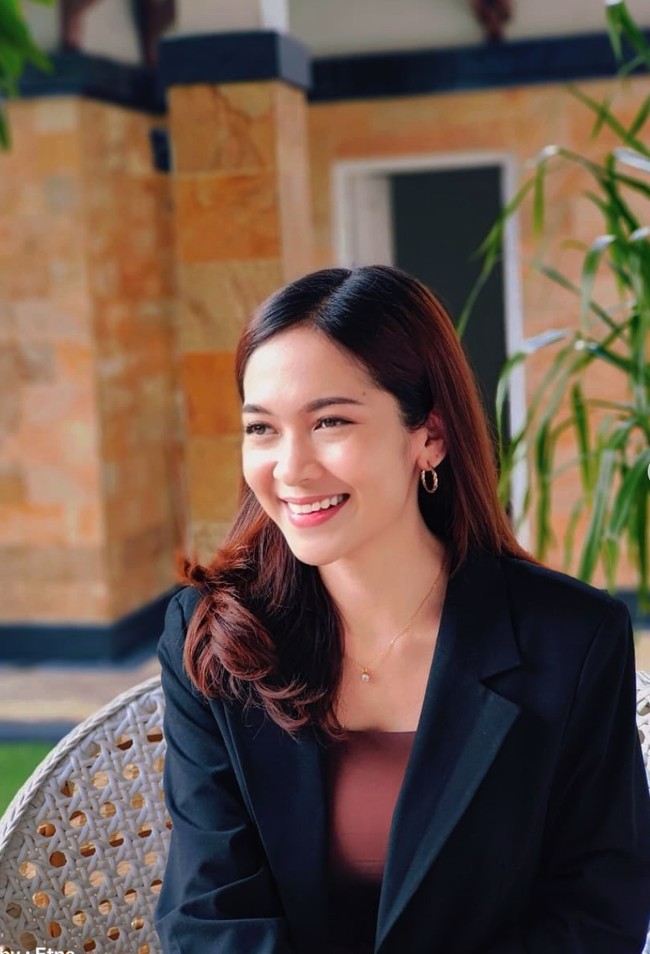 Lahir pada April 1992, tahun ini Lindi berusia 34 tahun. Sementara Virgoun lahir pada 1986, yang berarti keduanya memiliki jarak usia 6 tahun. Foto: Instagram/@lindifitriyana