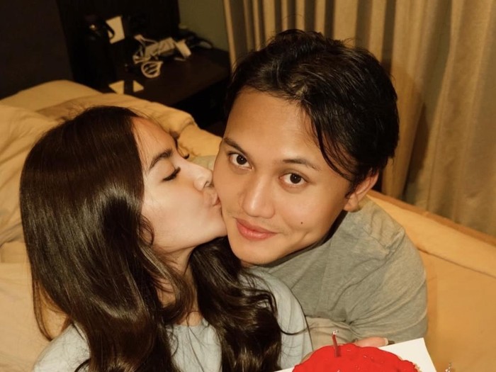 Mahalini berikan kejutan ulang tahun untuk Rizky Febian