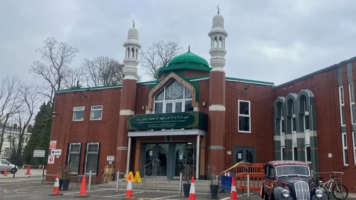 Pria di Manchester Ditangkap Bawa Kapak dan Pisau ke Masjid Saat Tarawih - Update 1