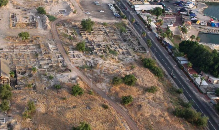 Para arkeolog menemukan sisa-sisa fondasi masjid berusia sekitar 1.350 tahun di dekat Laut Galilea, Israel. Ini adalah sisa-sisa salah satu masjid tertua yang tercatat, yang dibangun hanya satu generasi setelah Nabi Muhammad wafat.