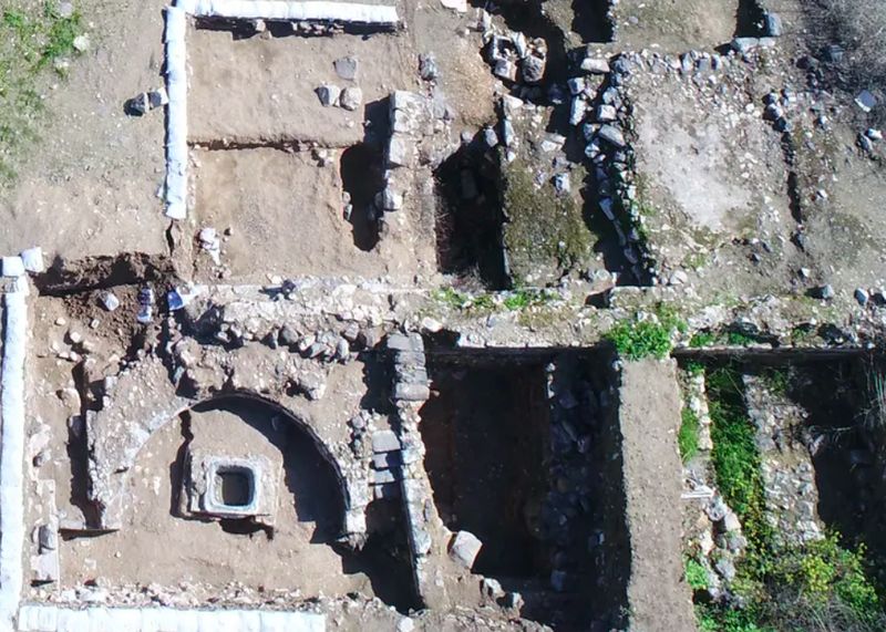 Para arkeolog menemukan sisa-sisa fondasi masjid berusia sekitar 1.350 tahun di dekat Laut Galilea, Israel. Ini adalah sisa-sisa salah satu masjid tertua yang tercatat, yang dibangun hanya satu generasi setelah Nabi Muhammad wafat.