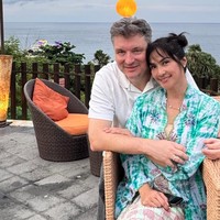 Potret Maudy Koesnaedi Mesra Bareng Suami, Wajah Awet Muda Curi Atensi