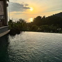 Keterangan unggahannya berbunyi, “Selamat Hari Kasih Sayang & Selamat Tahun Baru Imlek & Selamat menyambut bulan suci Ramadhan. Teriring doa semoga kita bisa merayakan hari hari spesial bersama yang ter-spesial dan ngejalanin dengan hati bahagia, berkah sehat & selamat ya..” Foto: Instagram/@maudykoesnaedi